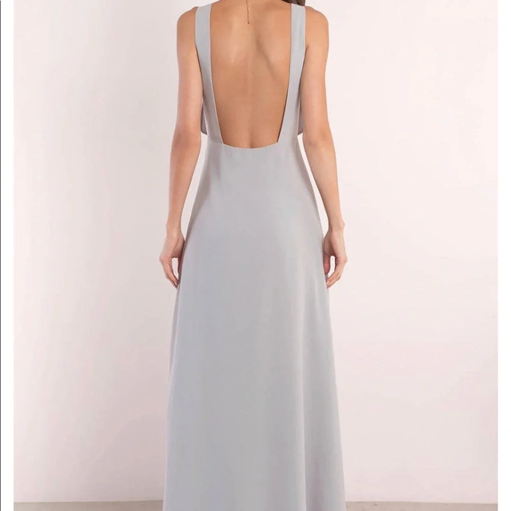 Tobi PLUNGING MAXI DRESS IN LIGHT BLUE - Picture 3 of 4